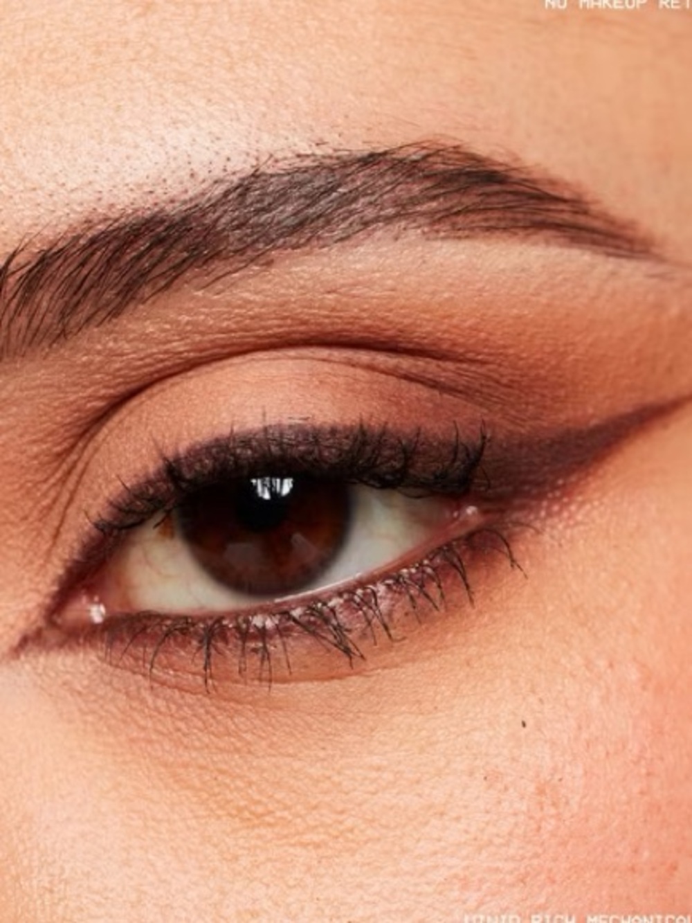 NYX Auburn Brown eyeliner - professional makeup